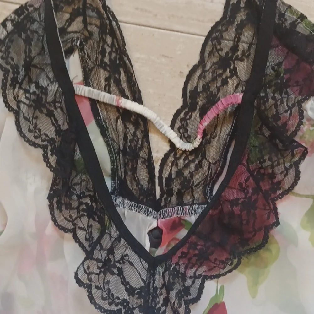 Victoria's Secret Elegant Sheer Lace Trim Rose Print Open Front Nightie - Picture 9 of 10